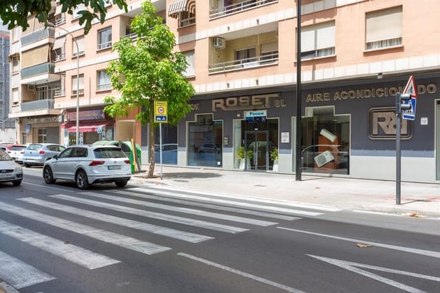 Commercial for sale in Gandia - € 249,000 (Ref: 8597347)