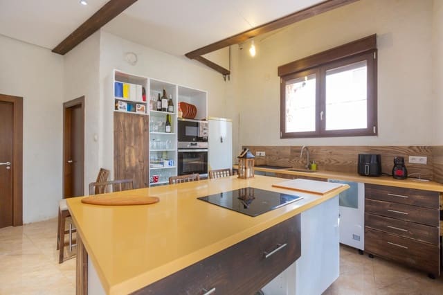 Casa de 2 habitaciones en Pla de Corrals, Simat de la Valldigna en venta con piscina - 290.000 € (Ref: 8670465)