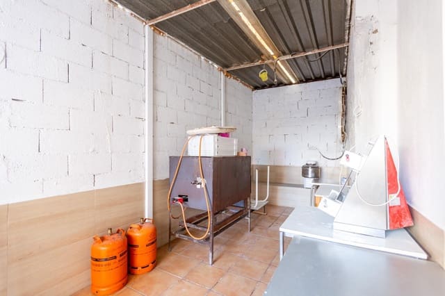 Commercial for sale in Alcàsser - € 189,000 (Ref: 9137085)