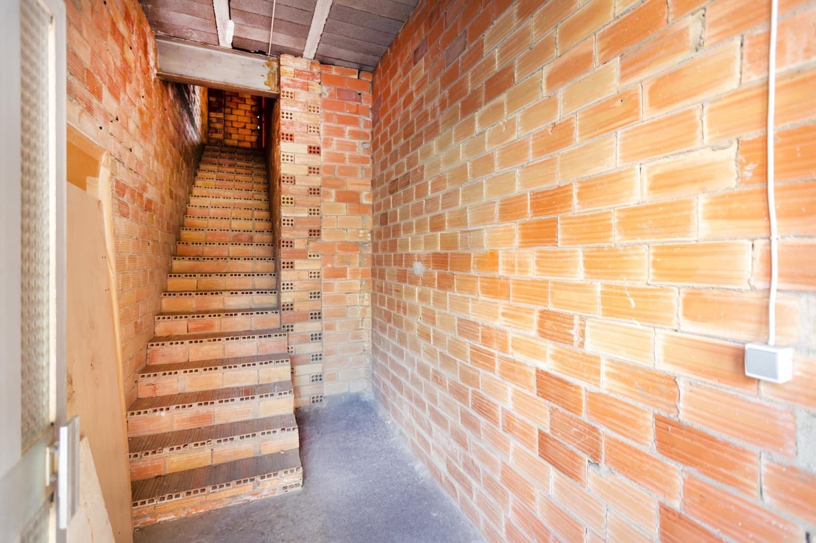 Erhverv til salg i Alcasser - € 189.000 (Ref: 9137085)