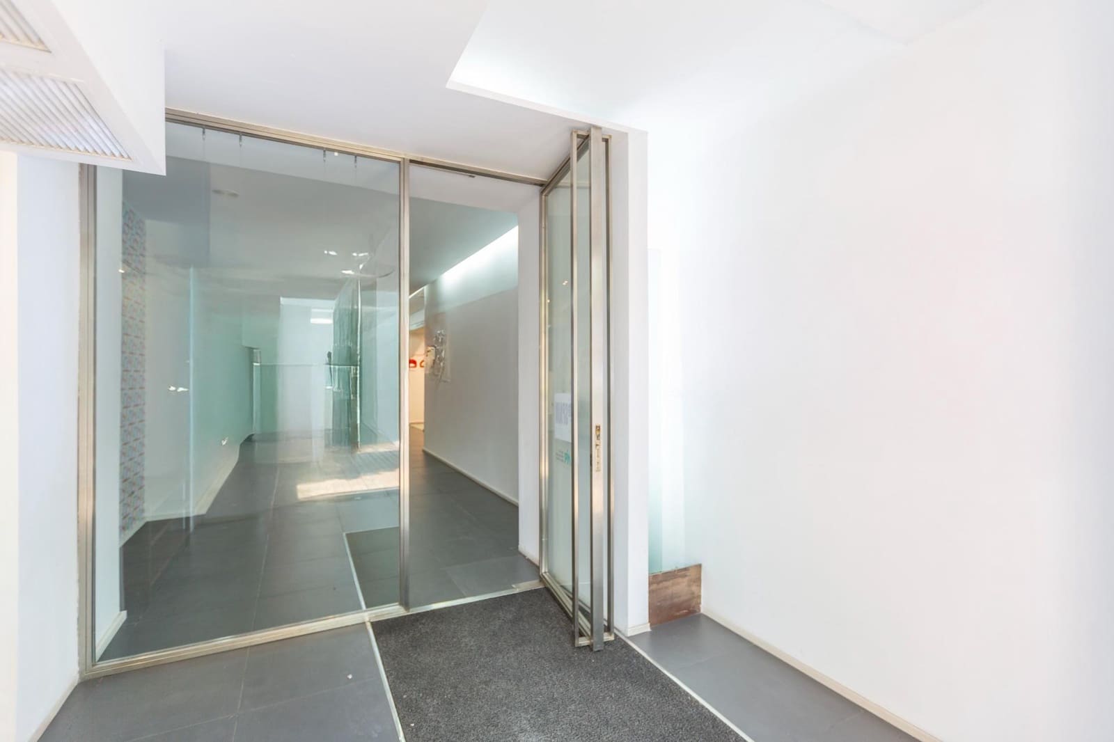 Commercieel te huur in Valencia stad - € 3.500 (Ref: 9401054)