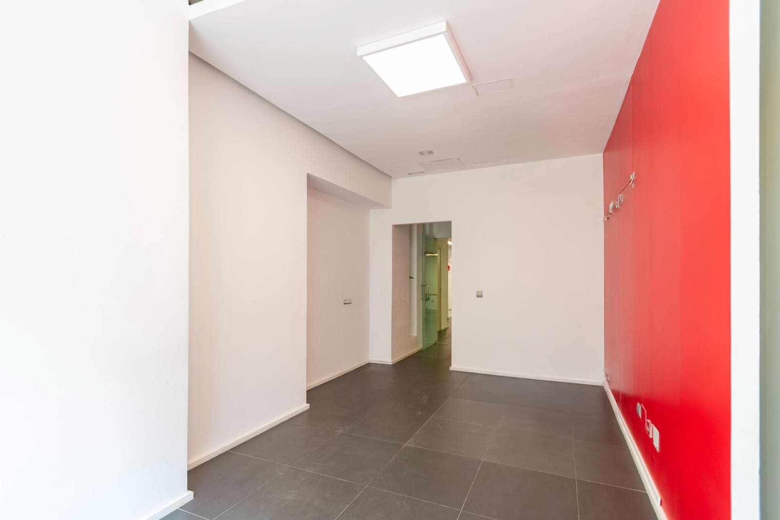 Commercieel te huur in Valencia stad - € 3.500 (Ref: 9401054)