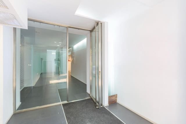 Commercieel te huur in Russafa, Valencia stad - € 3.500 (Ref: 9401054)