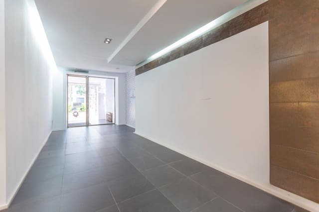 Commercieel te huur in Russafa, Valencia stad - € 3.500 (Ref: 9401054)