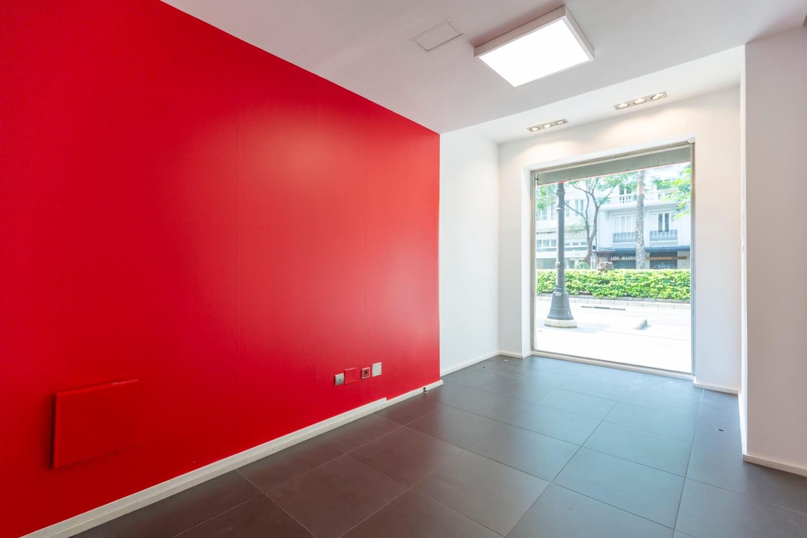 Commercieel te huur in Valencia stad - € 3.500 (Ref: 9401054)