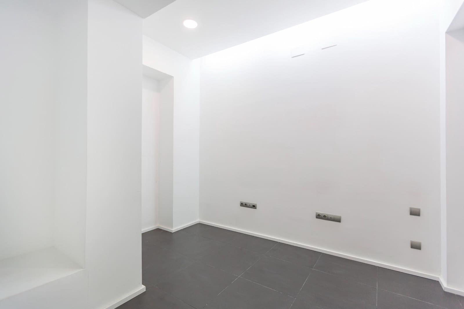 Commercieel te huur in Valencia stad - € 3.500 (Ref: 9401054)