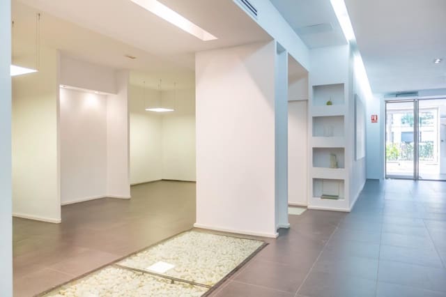 Commercieel te huur in Russafa, Valencia stad - € 3.500 (Ref: 9401054)