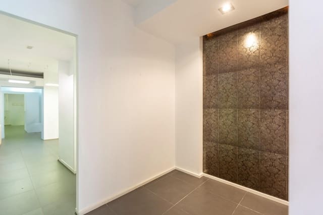 Commercieel te huur in Russafa, Valencia stad - € 3.500 (Ref: 9401054)