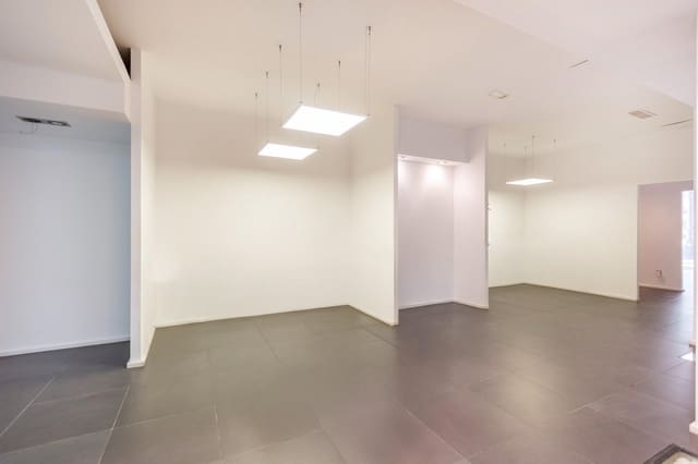 Commercieel te huur in Russafa, Valencia stad - € 3.500 (Ref: 9401054)