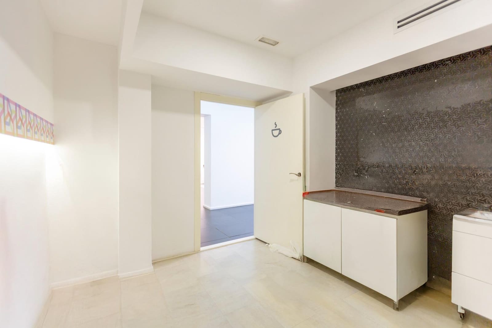 Commercieel te huur in Valencia stad - € 3.500 (Ref: 9401054)