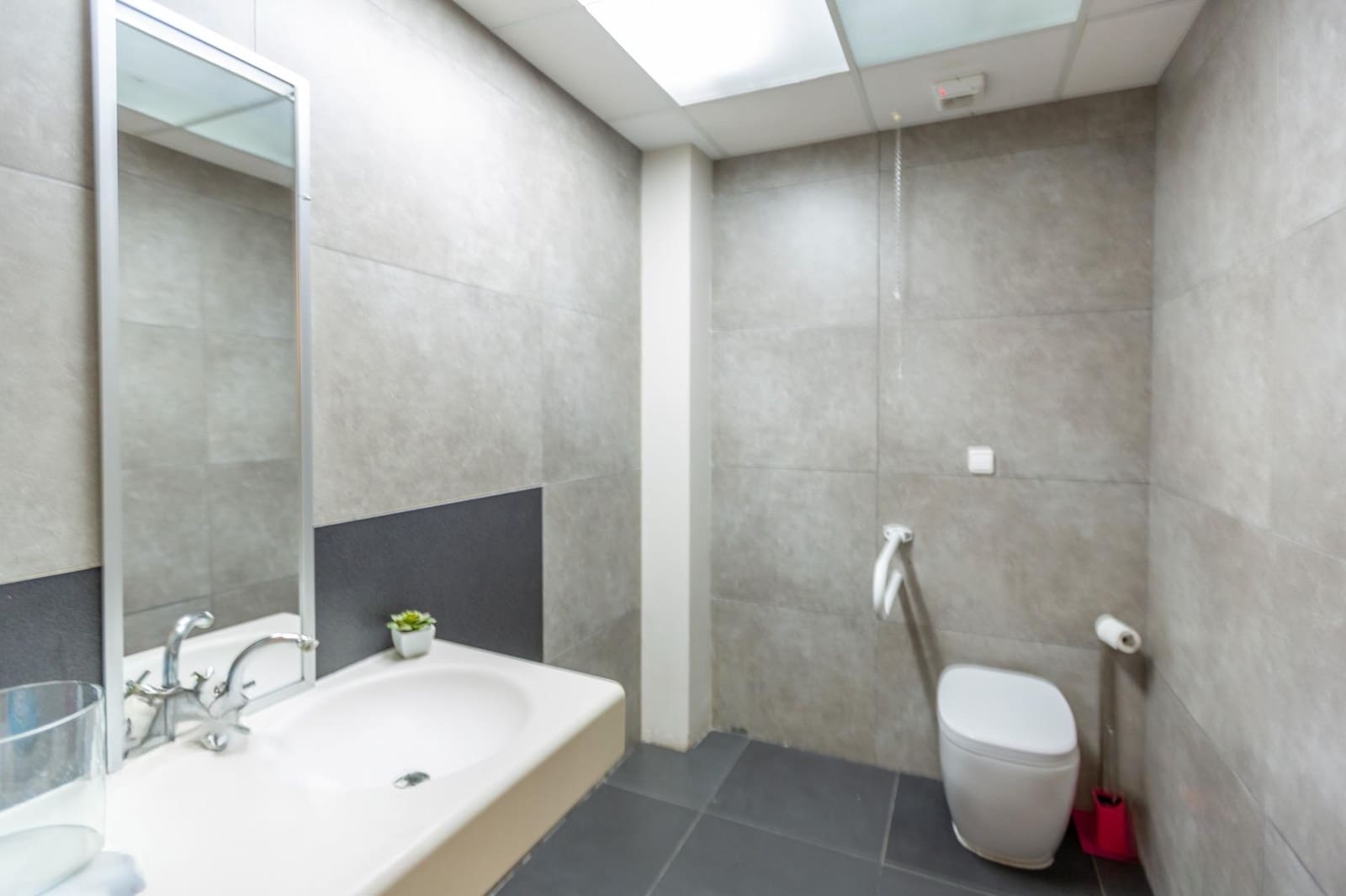 Commercieel te huur in Valencia stad - € 3.500 (Ref: 9401054)