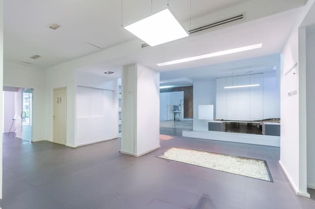 Commercieel te huur in Russafa, Valencia stad - € 3.500 (Ref: 9401054)