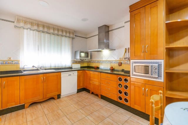 4 sypialnia Dom na sprzedaż w Manuel z garażem - 280 000 € (Ref: 9414104)