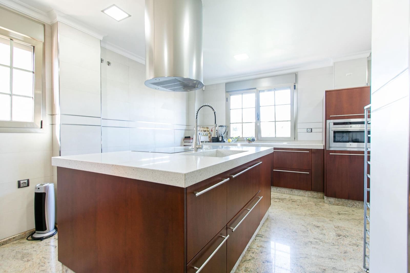 5 sovrum Villa till salu i Gandia med pool - 700 000 € (Ref: 9422448)