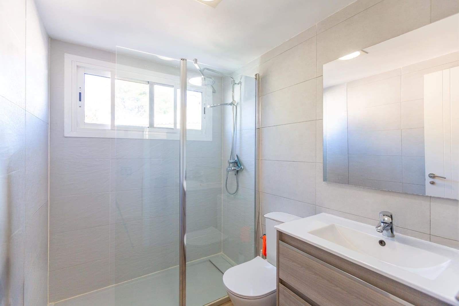 4 soverom Rekkehus til salgs i Godelleta med svømmebasseng - € 289 000 (Ref: 9422450)