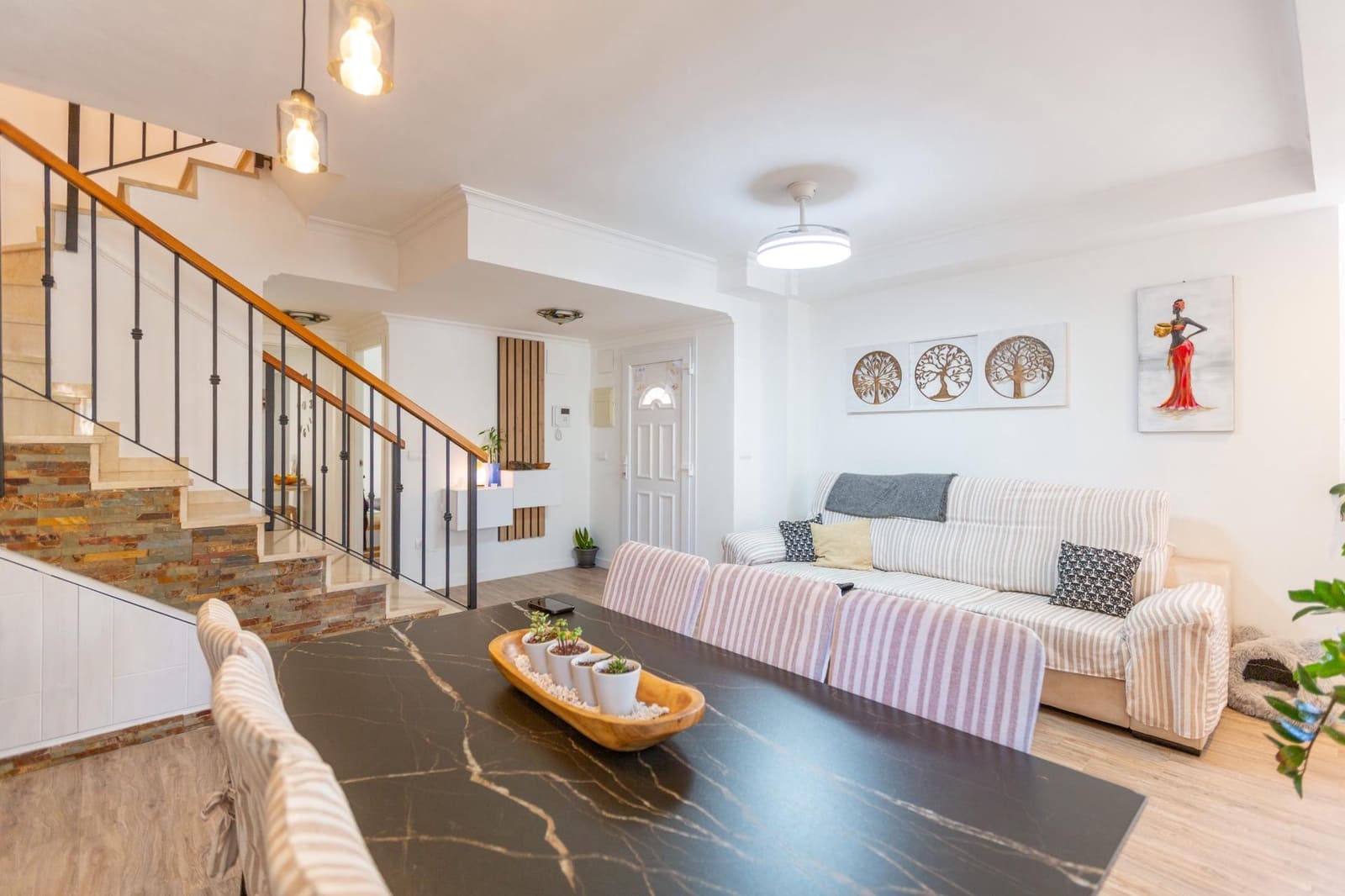 4 soverom Rekkehus til salgs i Godelleta med svømmebasseng - € 289 000 (Ref: 9422450)