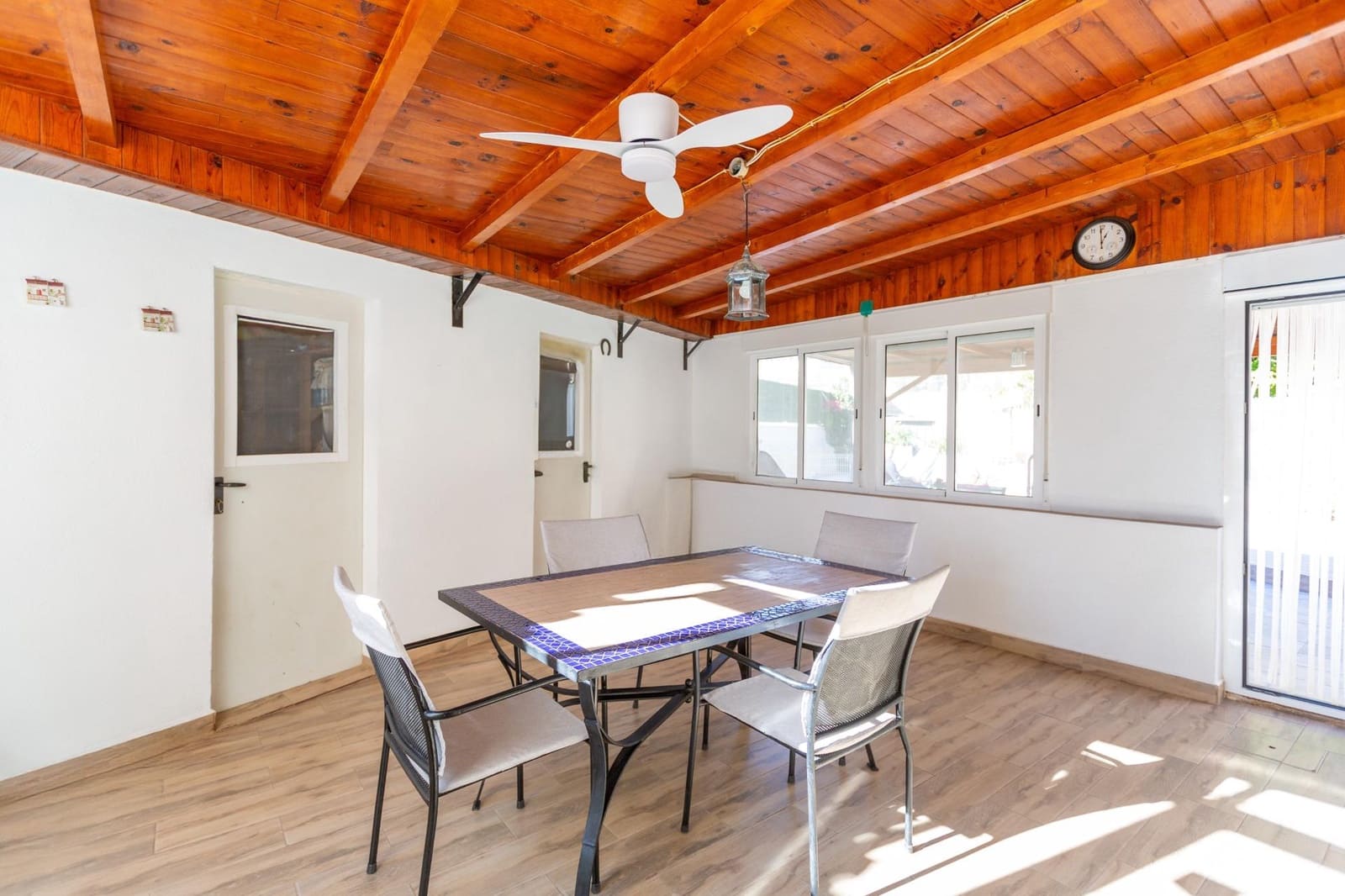 4 soverom Rekkehus til salgs i Godelleta med svømmebasseng - € 289 000 (Ref: 9422450)