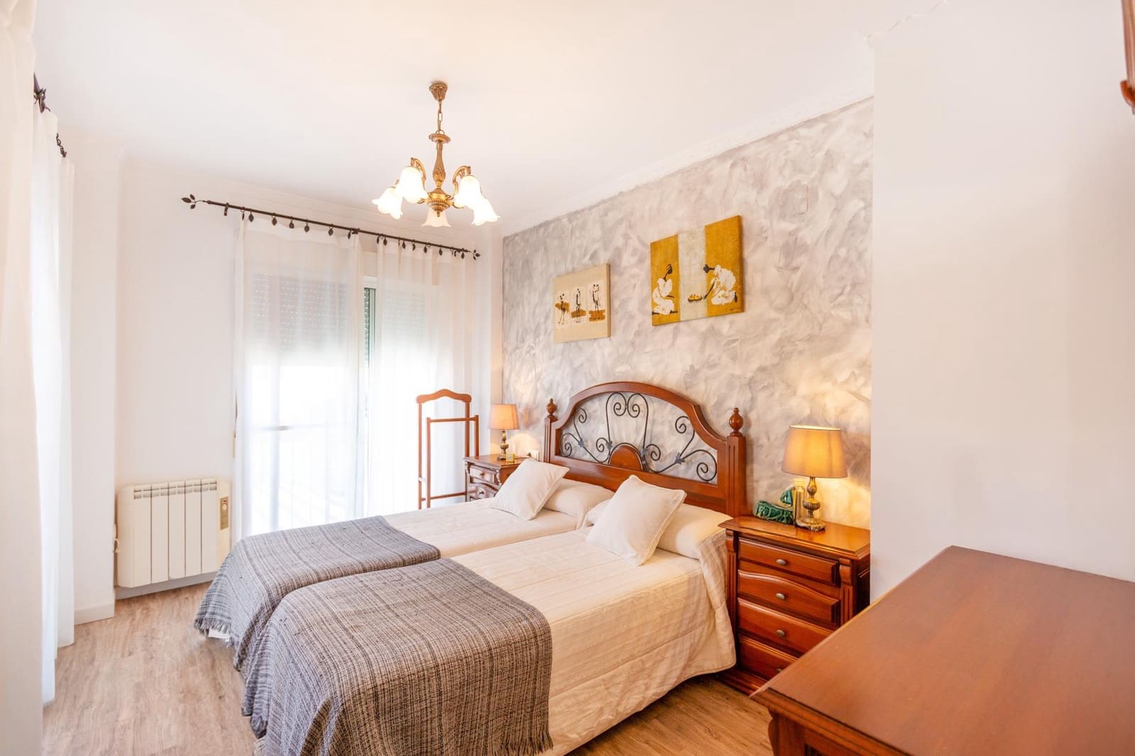 4 soverom Rekkehus til salgs i Godelleta med svømmebasseng - € 289 000 (Ref: 9422450)