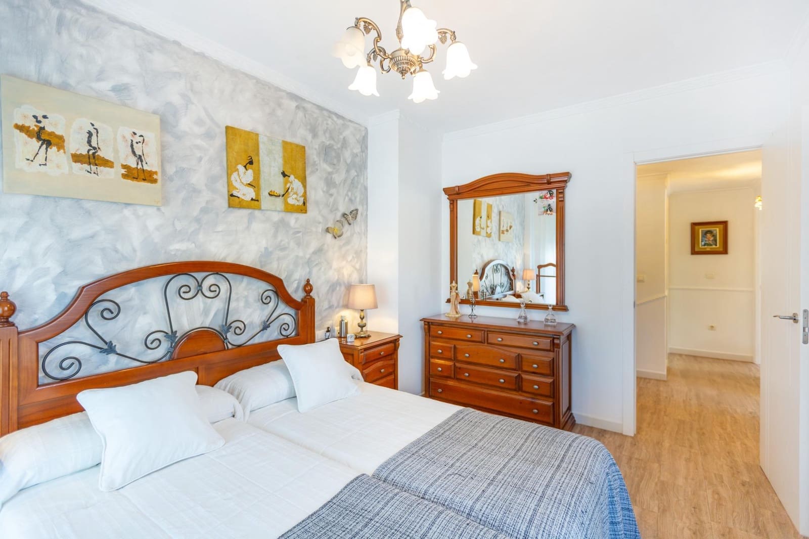 4 soverom Rekkehus til salgs i Godelleta med svømmebasseng - € 289 000 (Ref: 9422450)