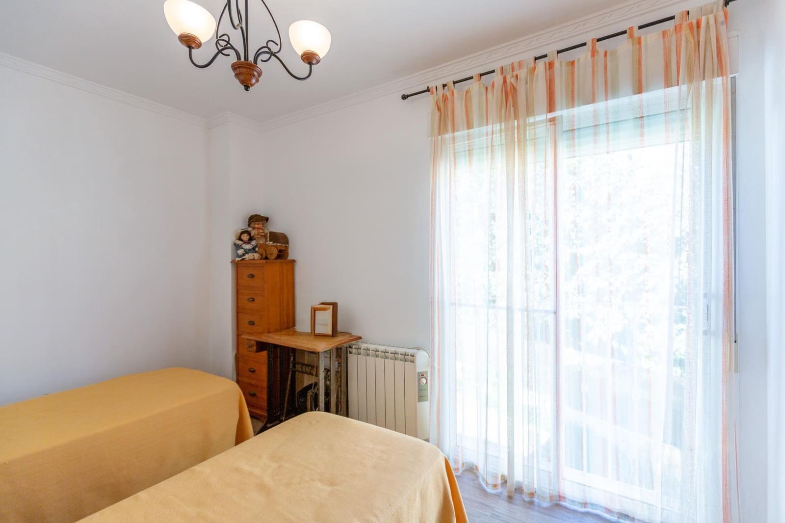 4 soverom Rekkehus til salgs i Godelleta med svømmebasseng - € 289 000 (Ref: 9422450)