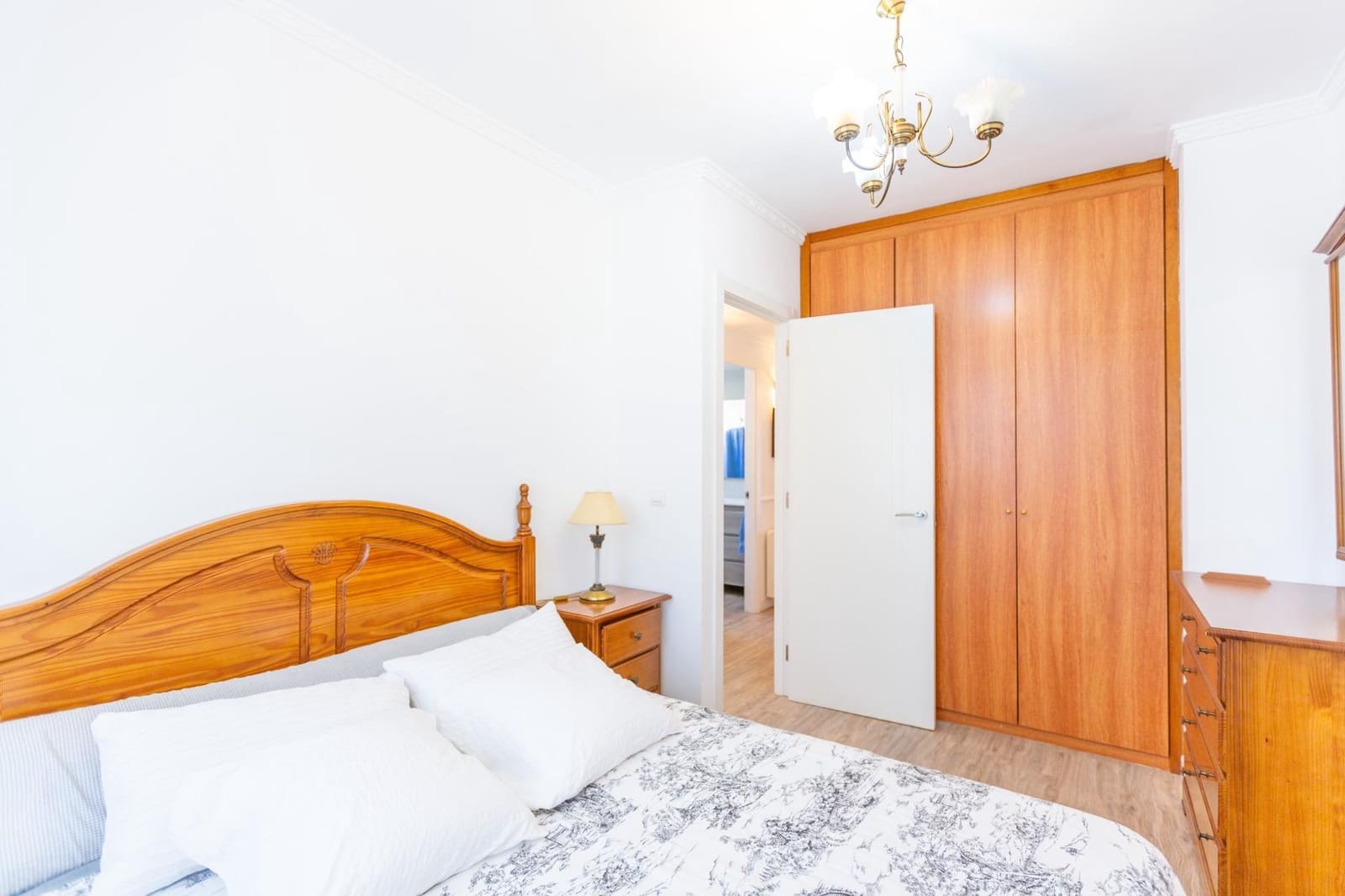 4 soverom Rekkehus til salgs i Godelleta med svømmebasseng - € 289 000 (Ref: 9422450)