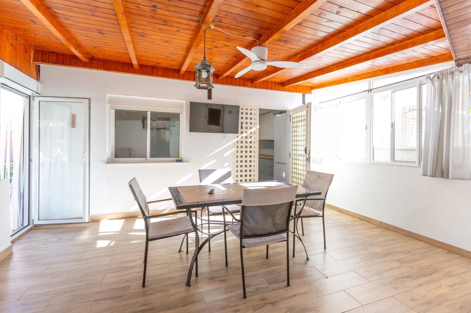 4 soverom Rekkehus til salgs i Godelleta med svømmebasseng - € 289 000 (Ref: 9422450)