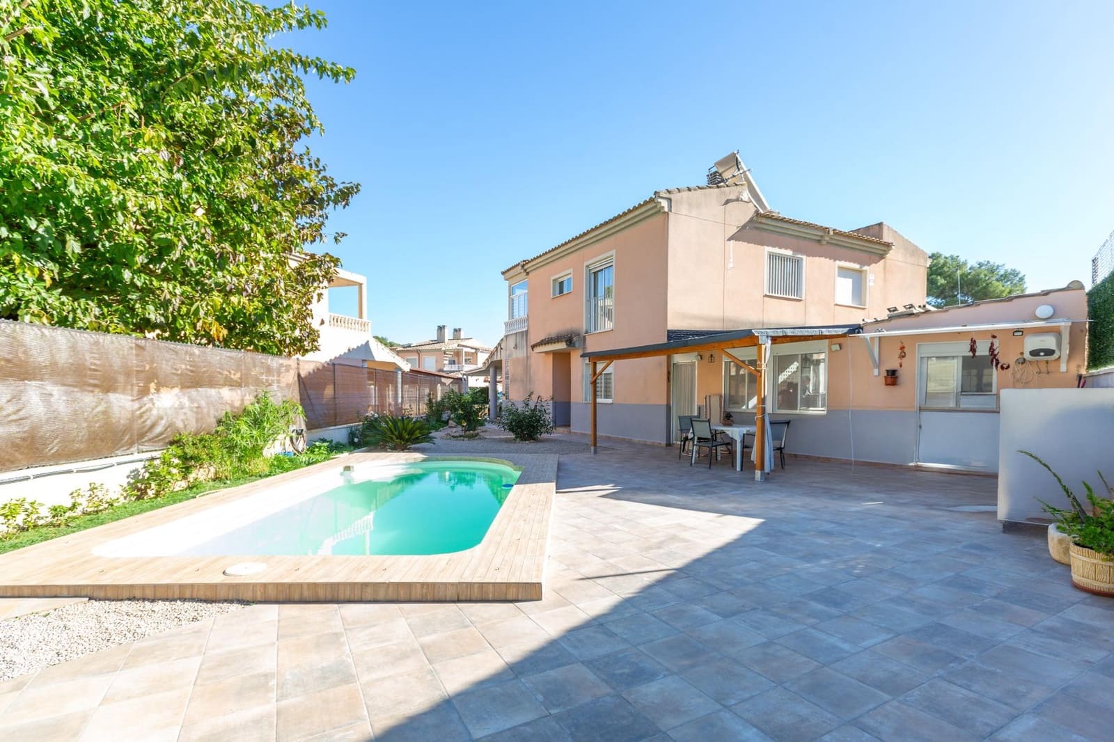 4 soverom Rekkehus til salgs i Godelleta med svømmebasseng - € 289 000 (Ref: 9422450)