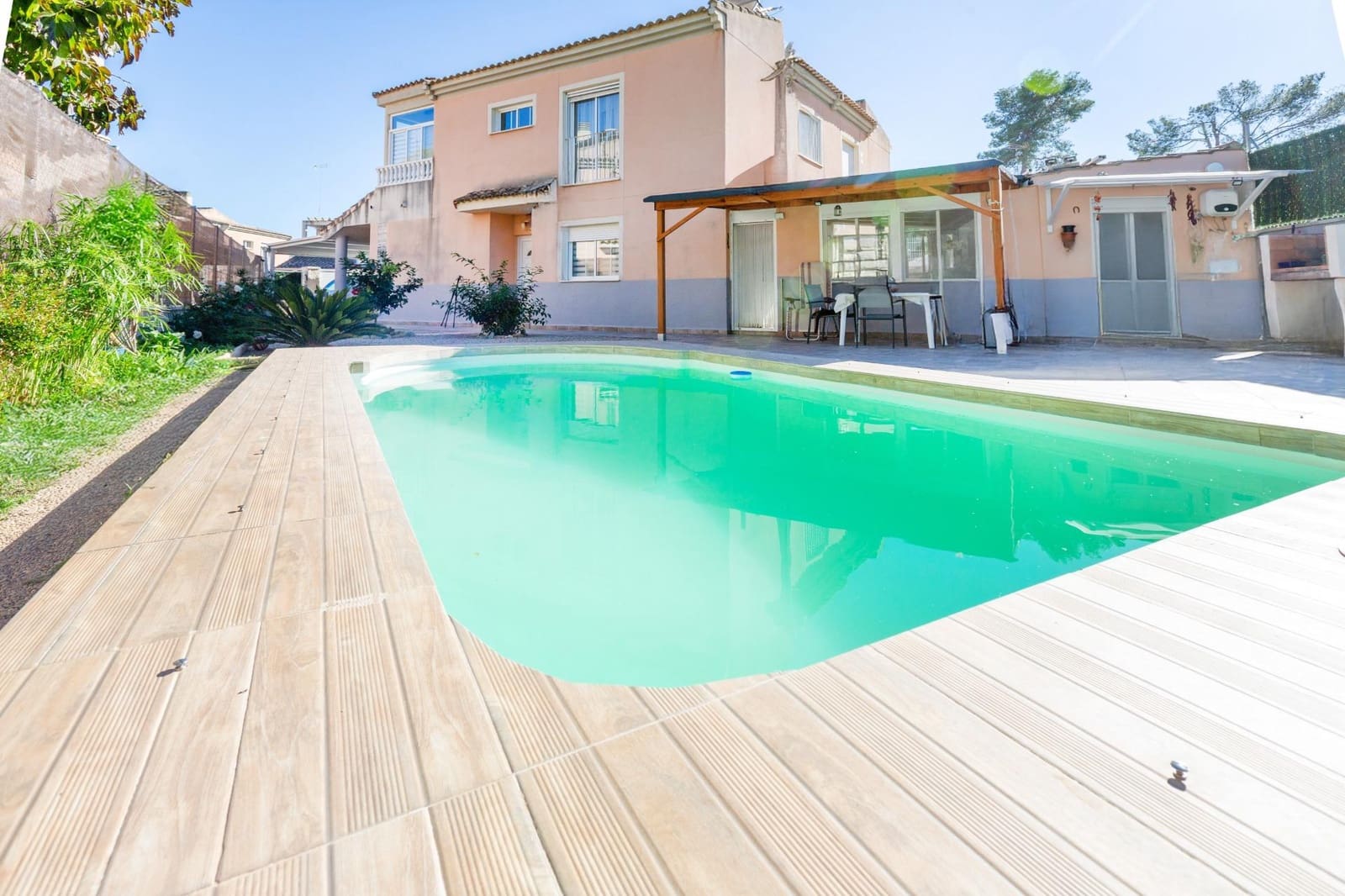 4 soverom Rekkehus til salgs i Godelleta med svømmebasseng - € 289 000 (Ref: 9422450)