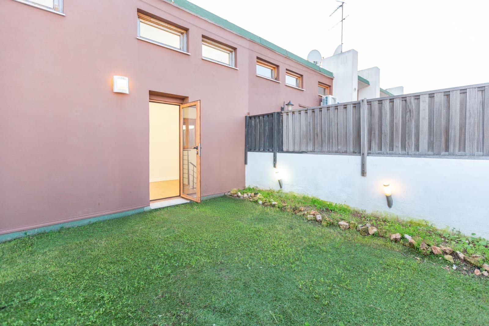 4 slaapkamer Rijtjeshuis te koop in Massalfassar met zwembad - € 329.000 (Ref: 9491453)