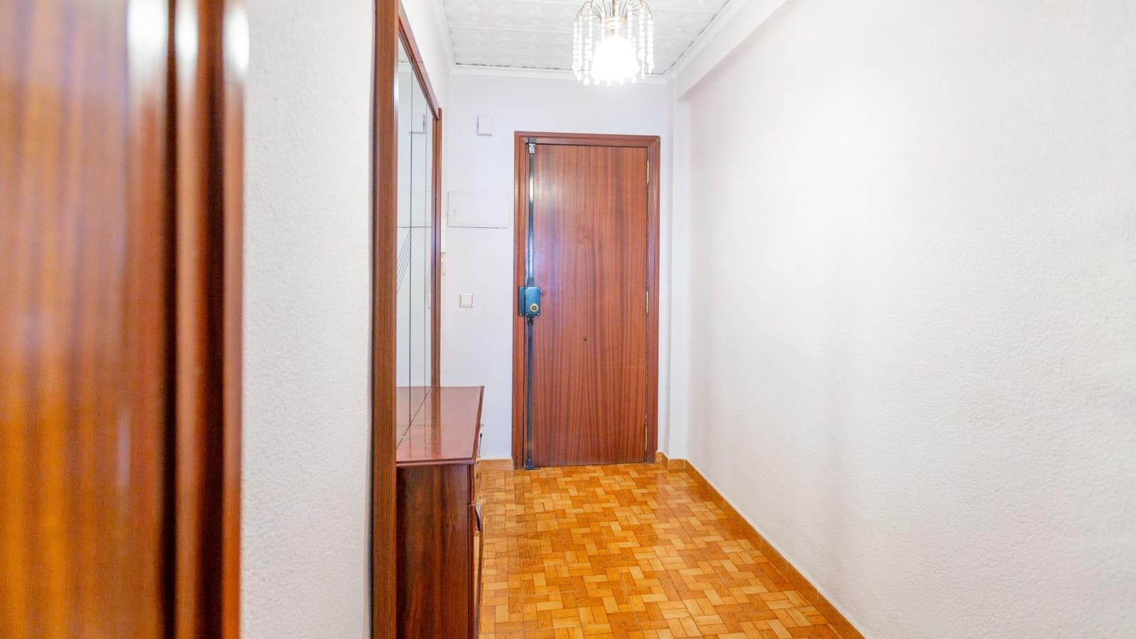 5 makuuhuone Asunto myytävänä paikassa Valencia kaupunki mukana 
autotalli - 374 000 € (Ref: 9791053)