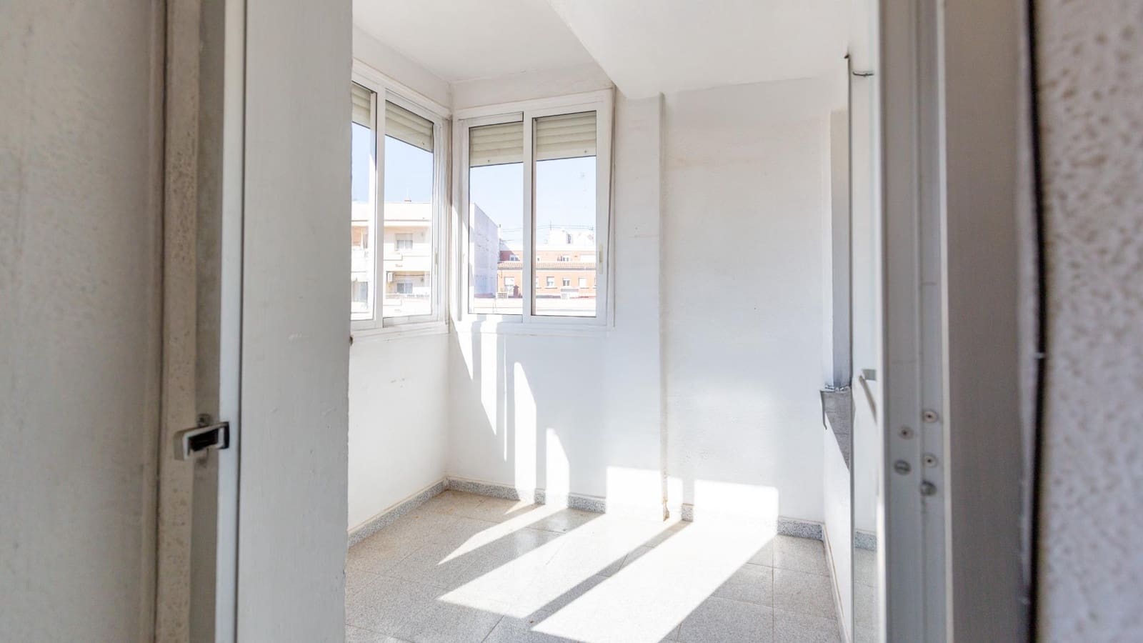 5 makuuhuone Asunto myytävänä paikassa Valencia kaupunki mukana 
autotalli - 374 000 € (Ref: 9791053)