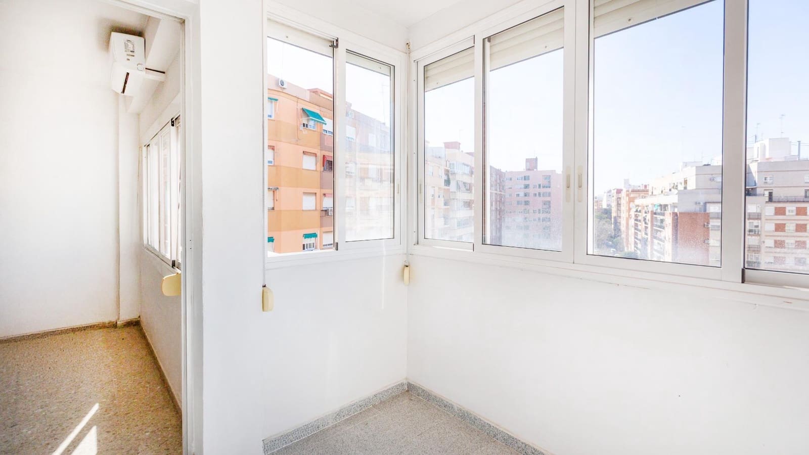 5 makuuhuone Asunto myytävänä paikassa Valencia kaupunki mukana 
autotalli - 374 000 € (Ref: 9791053)