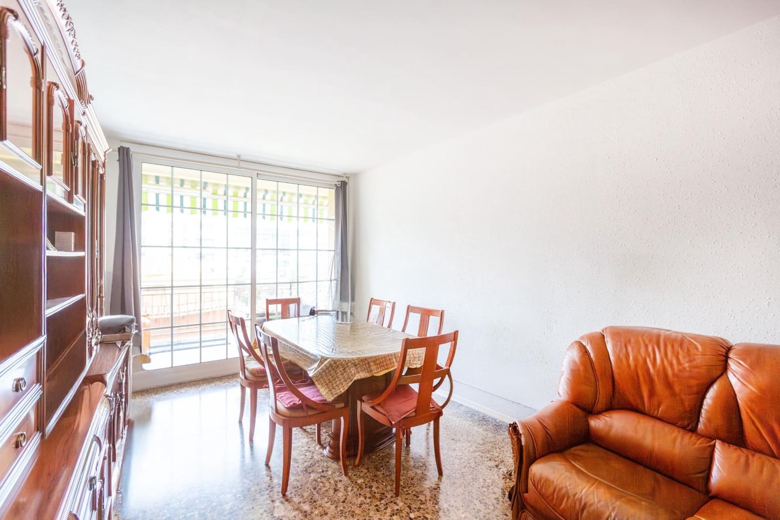 3 sovrum Lägenhet till salu i Viladecans med garage - 299 000 € (Ref: 9799262)