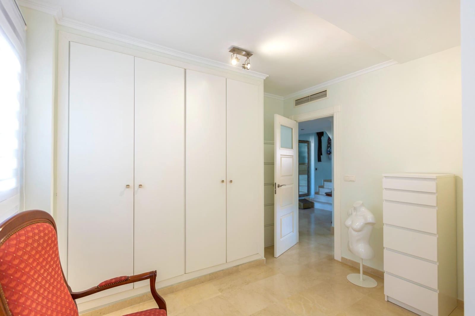 4 bedroom Penthouse for sale in Valencia city with pool - € 1,446,500 (Ref: 9811583)