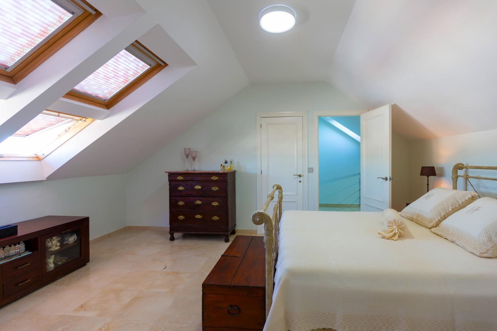 4 bedroom Penthouse for sale in Valencia city with pool - € 1,446,500 (Ref: 9811583)