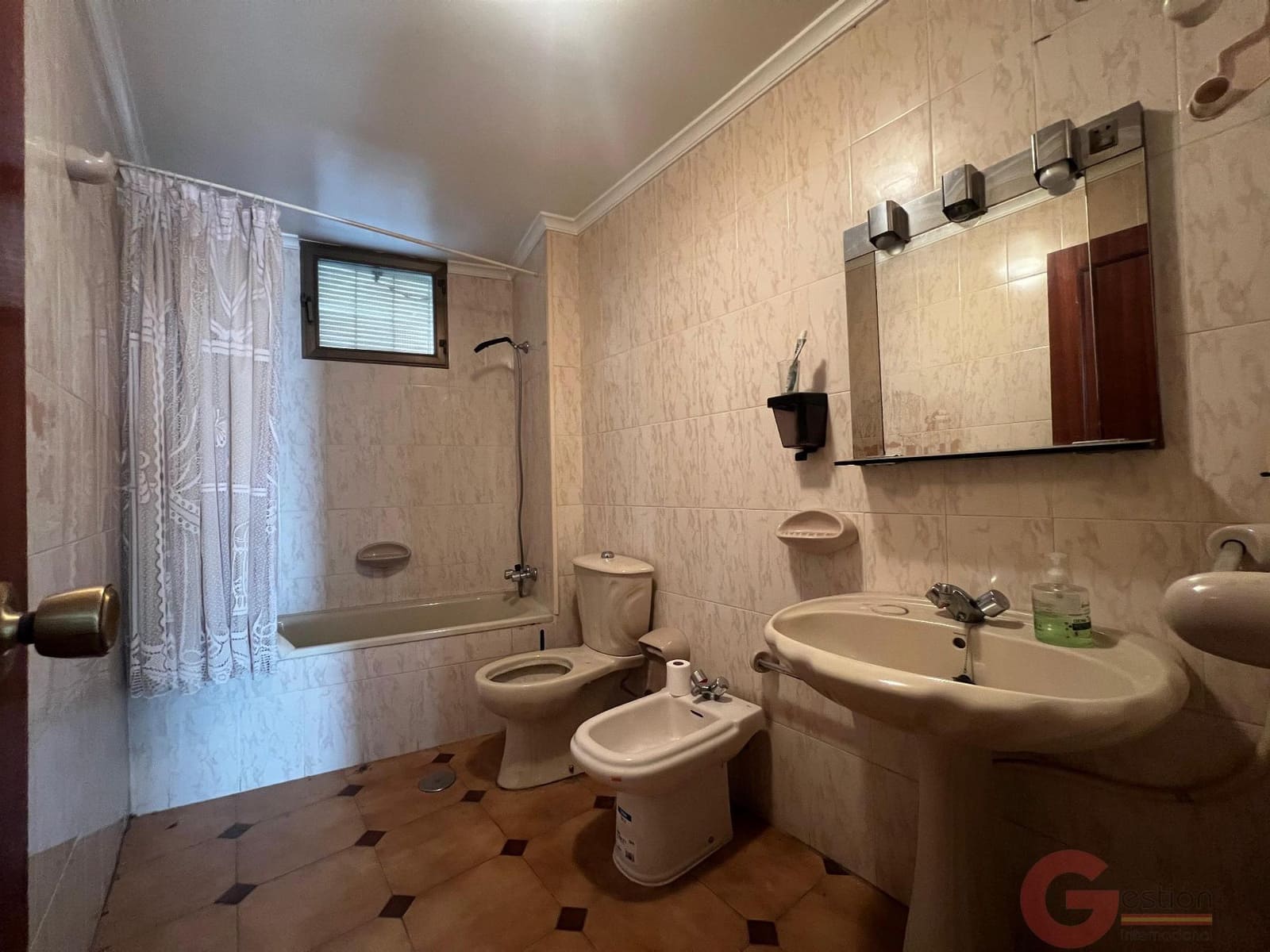 14 Zimmer Hotel zu verkaufen in Salobrena - 449.900 € (Ref: 10000074)
