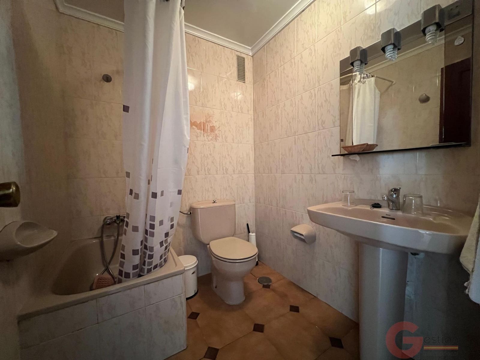 14 Zimmer Hotel zu verkaufen in Salobrena - 449.900 € (Ref: 10000074)