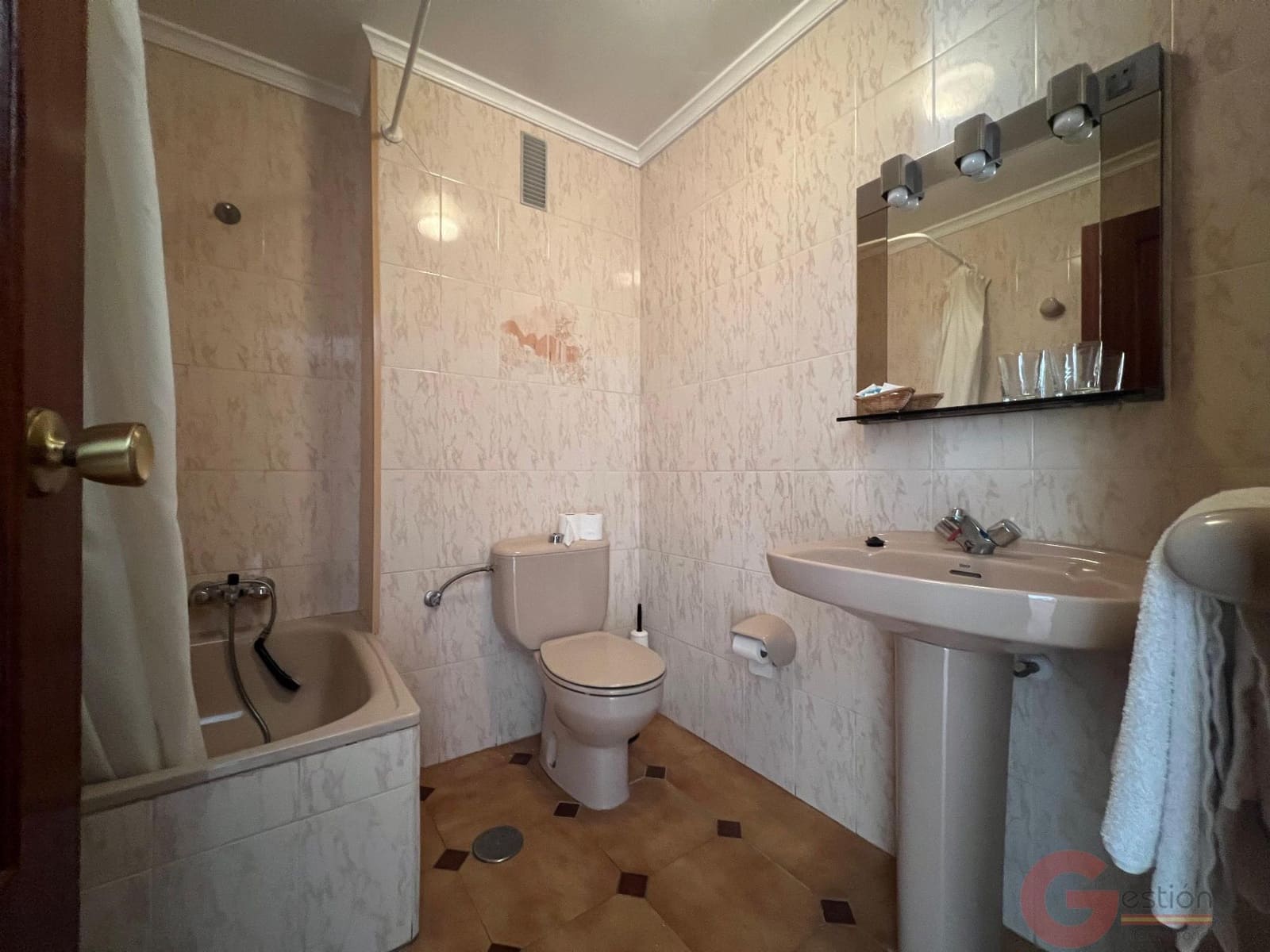 14 Zimmer Hotel zu verkaufen in Salobrena - 449.900 € (Ref: 10000074)