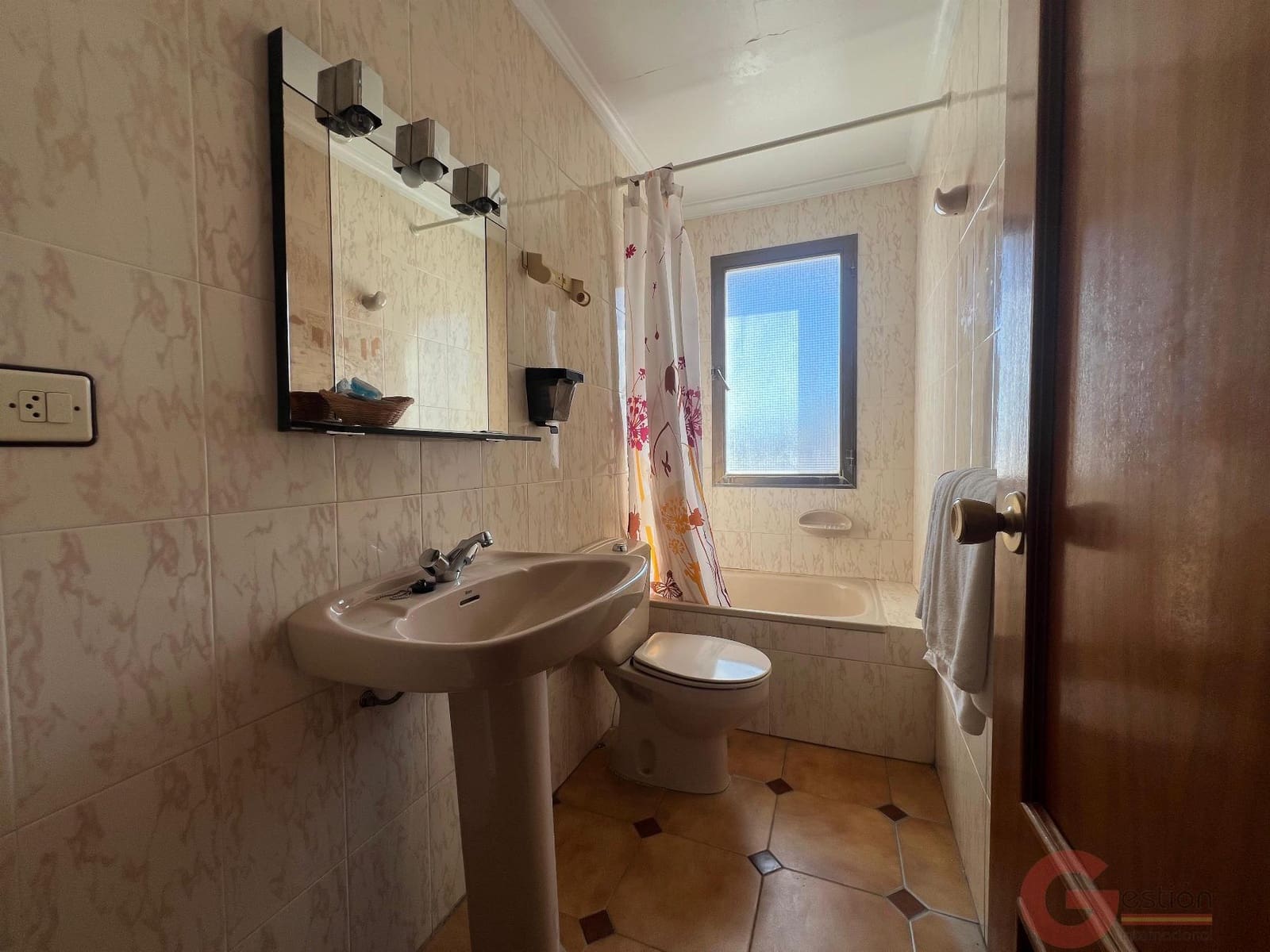 14 Zimmer Hotel zu verkaufen in Salobrena - 449.900 € (Ref: 10000074)