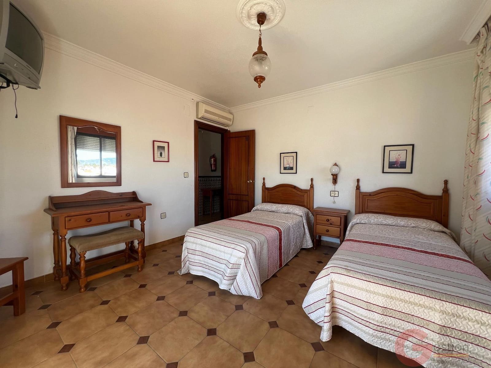 14 Zimmer Hotel zu verkaufen in Salobrena - 449.900 € (Ref: 10000074)