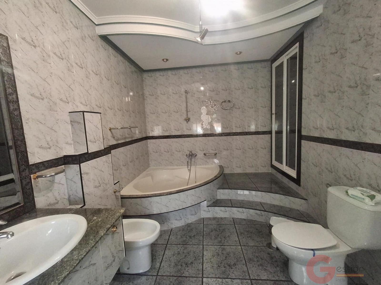 Chalet de 3 habitaciones en Molvízar en venta - 160.000 € (Ref: 10000077)
