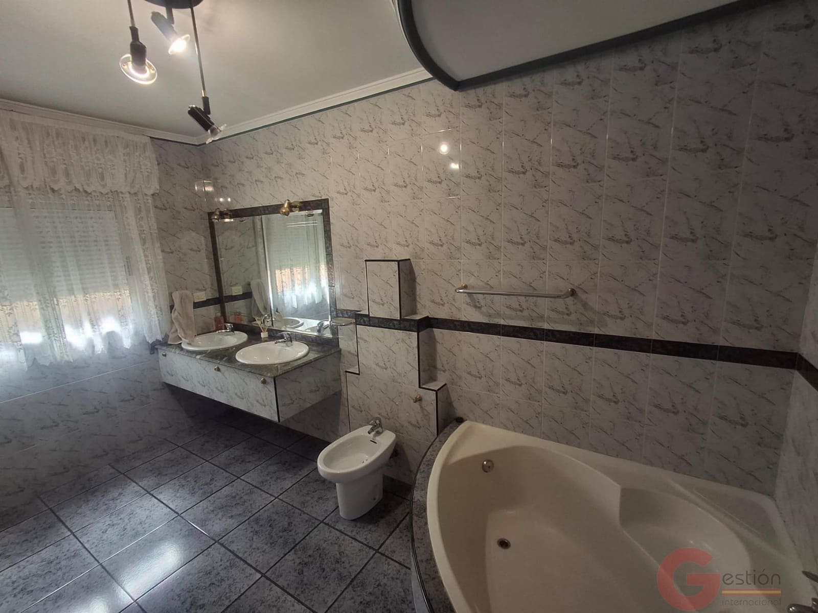 Chalet de 3 habitaciones en Molvízar en venta - 160.000 € (Ref: 10000077)