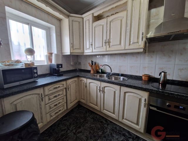 Chalet de 3 habitaciones en Salobreña en venta - 179.900 € (Ref: 10000083)