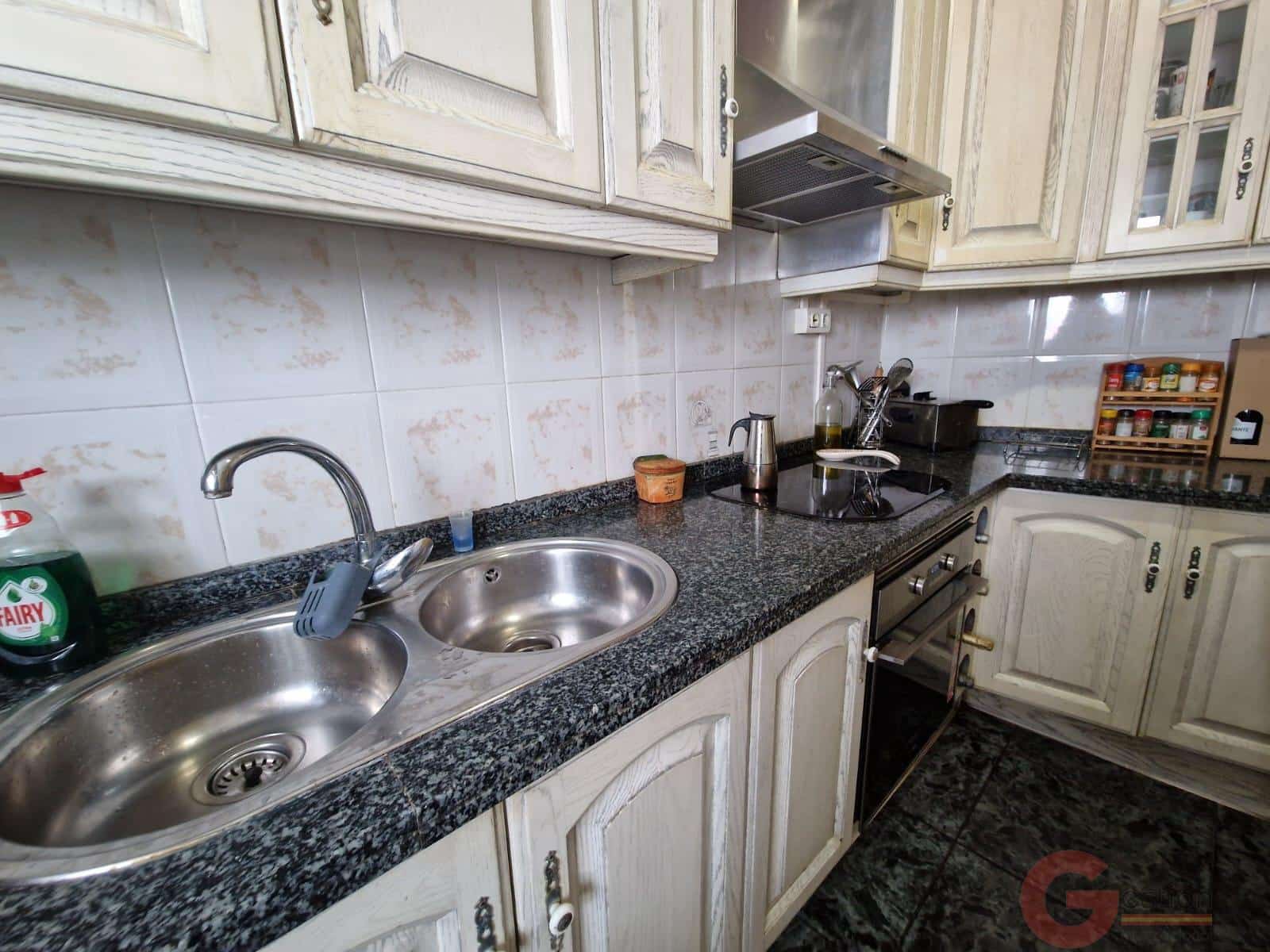 Chalet de 3 habitaciones en Salobreña en venta - 179.900 € (Ref: 10000083)