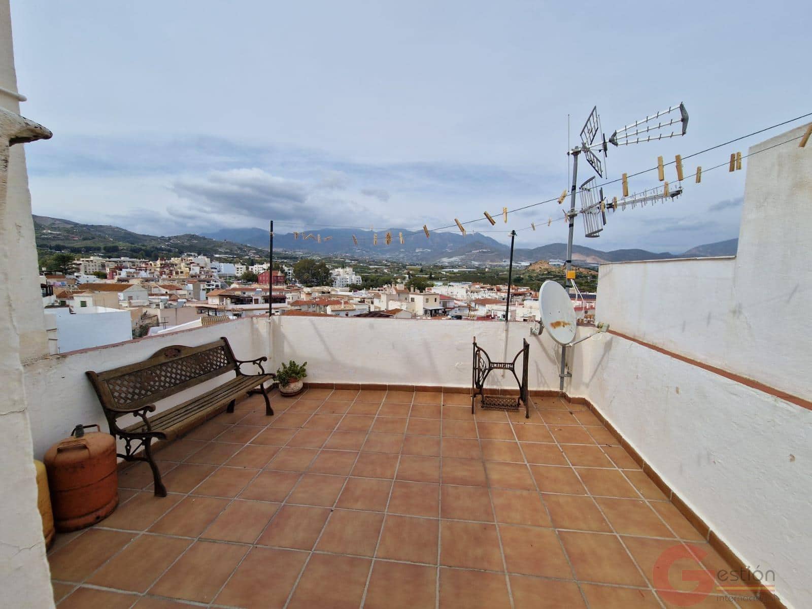 Chalet de 3 habitaciones en Salobreña en venta - 179.900 € (Ref: 10000083)