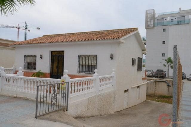 Chalet de 3 habitaciones en Torrox-Costa en venta con garaje - 719.000 € (Ref: 10000086)
