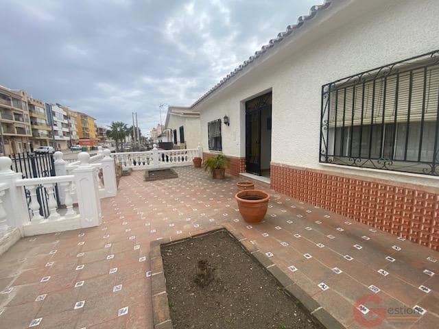 Chalet de 3 habitaciones en Torrox-Costa en venta con garaje - 719.000 € (Ref: 10000086)