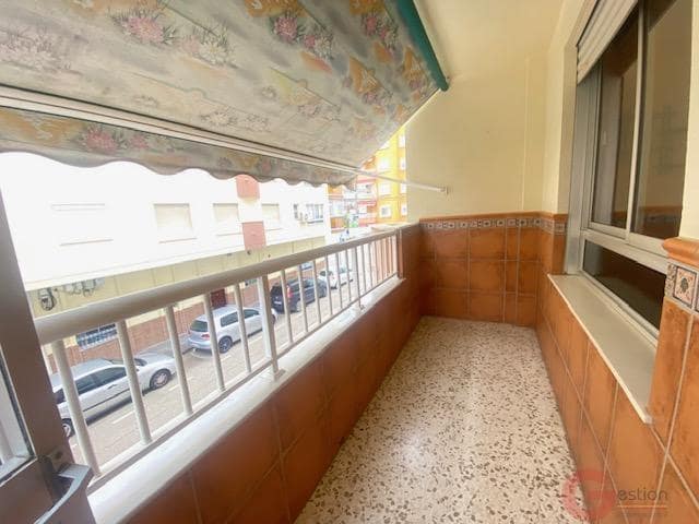 Piso de 3 habitaciones en Torre del Mar, Vélez-Málaga en venta - 338.000 € (Ref: 10000087)