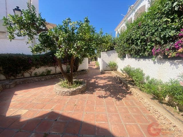 2 bedroom Semi-detached Villa for sale in Nerja with pool - € 371,000 (Ref: 10000095)