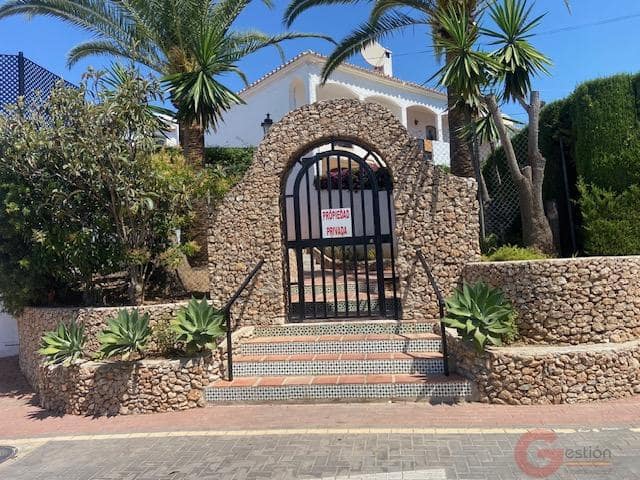 2 bedroom Semi-detached Villa for sale in Nerja with pool - € 371,000 (Ref: 10000095)